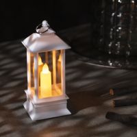 Миниатюра: Светодиодная фигура «Белый фонарь со свечкой» 5.5*5.5*13 см, пластик, батарейки AG13*3, свечение